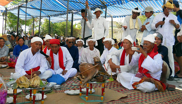 Cham people in Ninh Thuan celebrate Rija festival